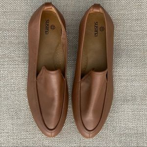 Susina brown leather loafers 6.5